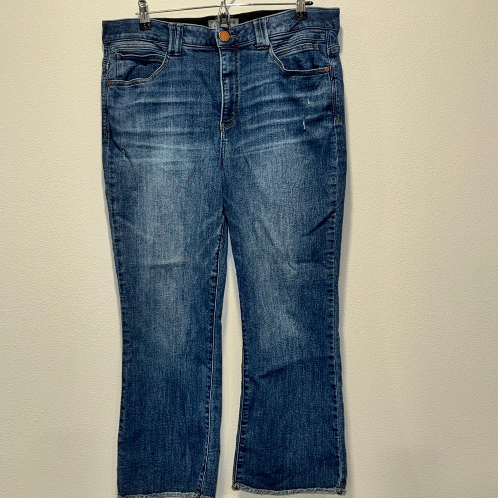 Democracy Blue Denim Cropped Jeans - Picture 3 of 10